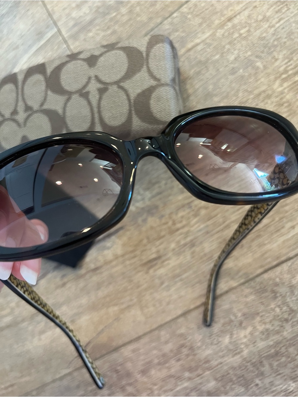 Coach Women's Brown Gradient Lens Sunglasses with Signature Temple Detail - Picture 5 of 6